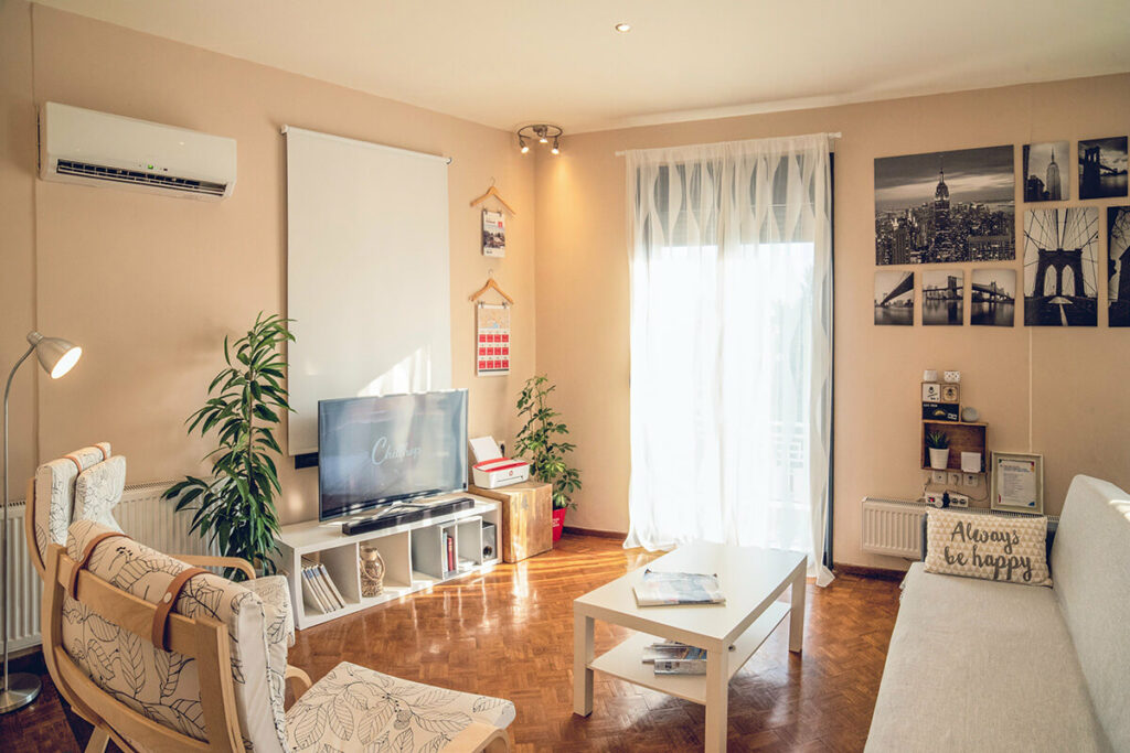 An example of a tidy airbnb living room in New York City